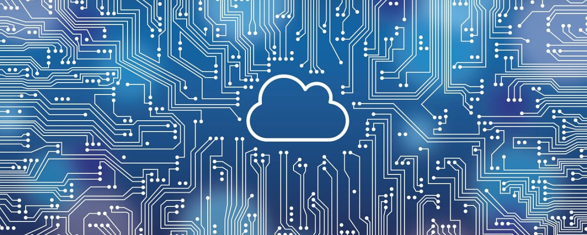 Das Symbol einer Wolke ist auf einer blauen Schaltplatte mittig platziert